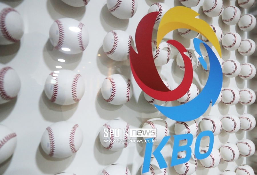 <b>샐러리캡 하한선</b> 두고 벌칙은 약하게, KBO 경쟁균형세 확 바뀐다…내년...