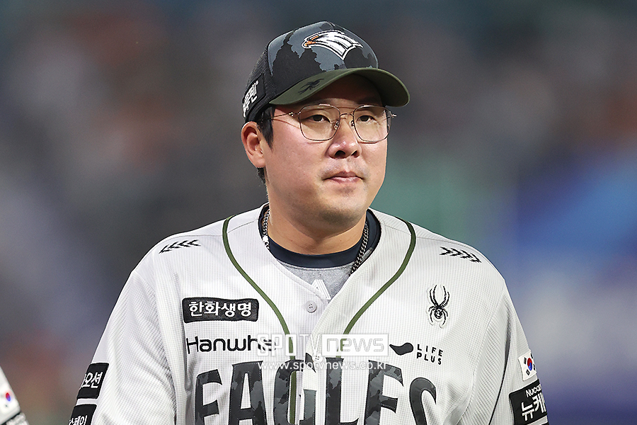 <b>한화</b>, 72억 FA <b>안치홍</b> 제외 vs 삼성, 임창민 OUT·양우현 IN…PO 엔트리 ...