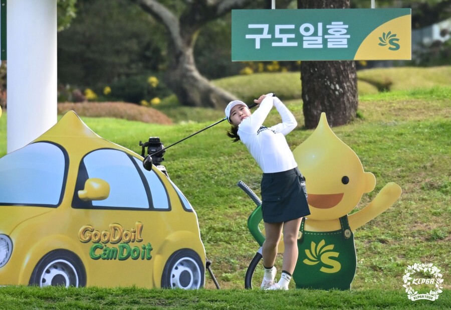 고지원, KLPGA <b>에쓰오일 챔피언십</b> 2R 보기 없이 65타 단독 <b>선두</b>…시즌 2...