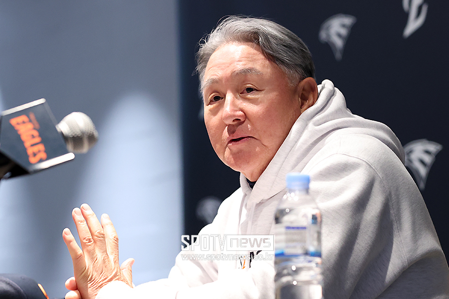 결국 '<b>준우승</b>'으로 멈춘 <b>한화</b>…<b>김경문</b> 감독 "'2등의 아픔' 있지만, 모두...