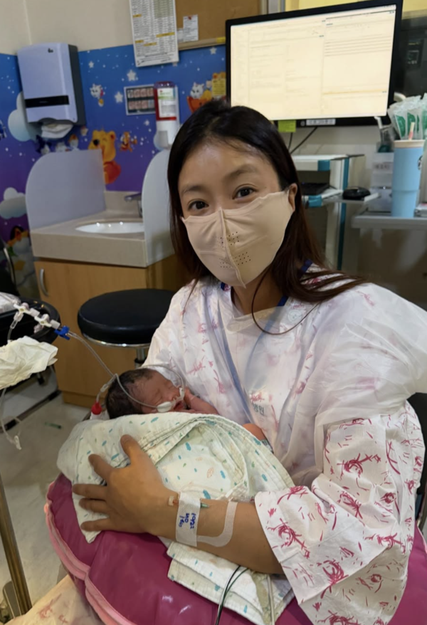 "평생 행복하게 해줄게" <b>이시영</b>, <b>둘째 딸 출산</b>했다… 아이 얼굴도 공개