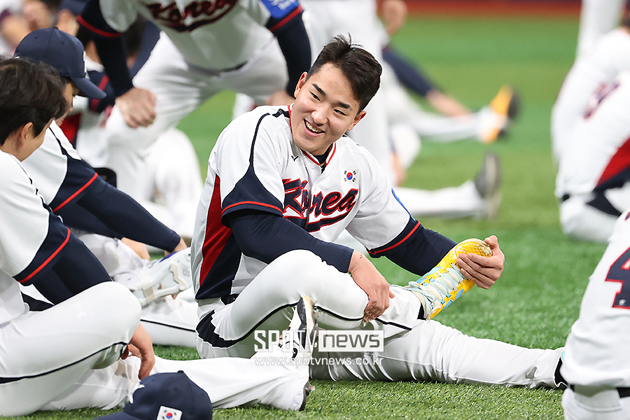 "타선 키포인트는 '2번 <b>안현민</b>'"…3루수 김영웅+4번 노시환 등 <b>체코전</b> 라...