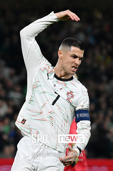 FIFA, <b>호날두</b>에게 특혜 논란…"<b>월드컵</b> 개막전 뛸 수 있다"