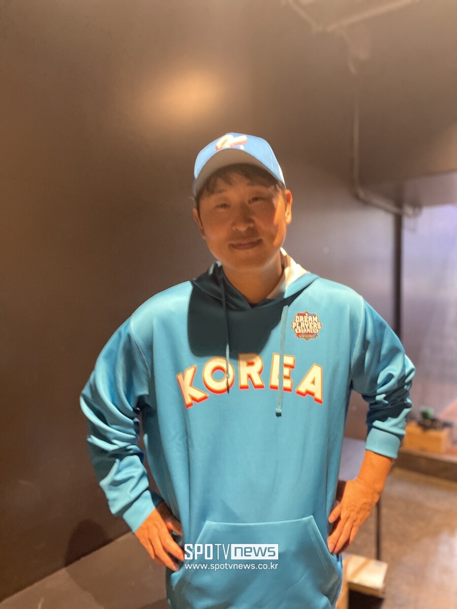 '<b>한일전</b> <b>선발</b>승 <b>윤석민</b>' 현역 때도 못 해봤는데, 39살 막내로 해냈다