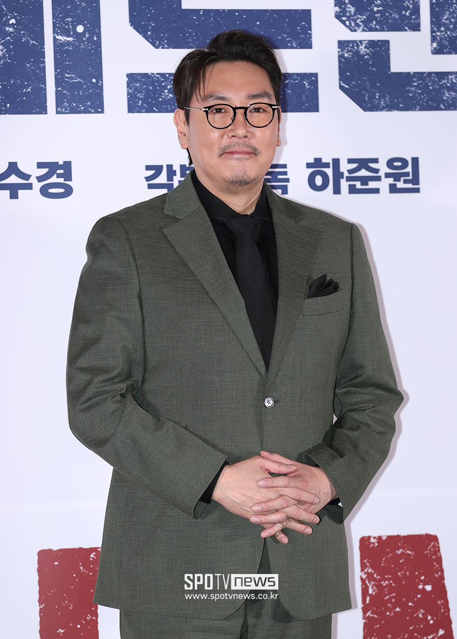 <b>조진웅</b> 은퇴, <b>논쟁</b>으로 번졌다…"<b>소년범</b> 이력 공개 부당" vs "대중 알 권...