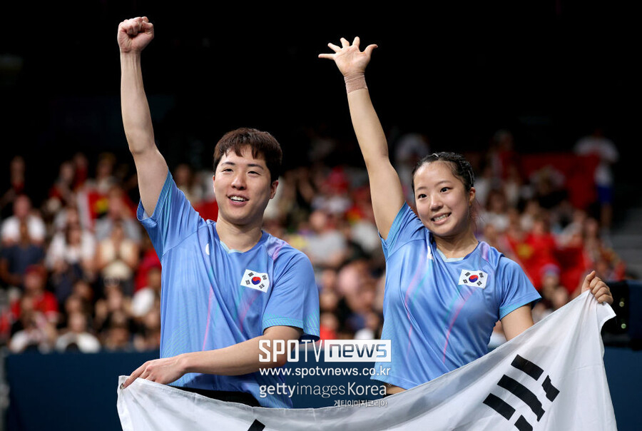 [속보] <b>신유빈</b>-<b>임종훈 결승</b> 상대 부상, 中 쑨잉사 女 단식 4강 기권…혼...