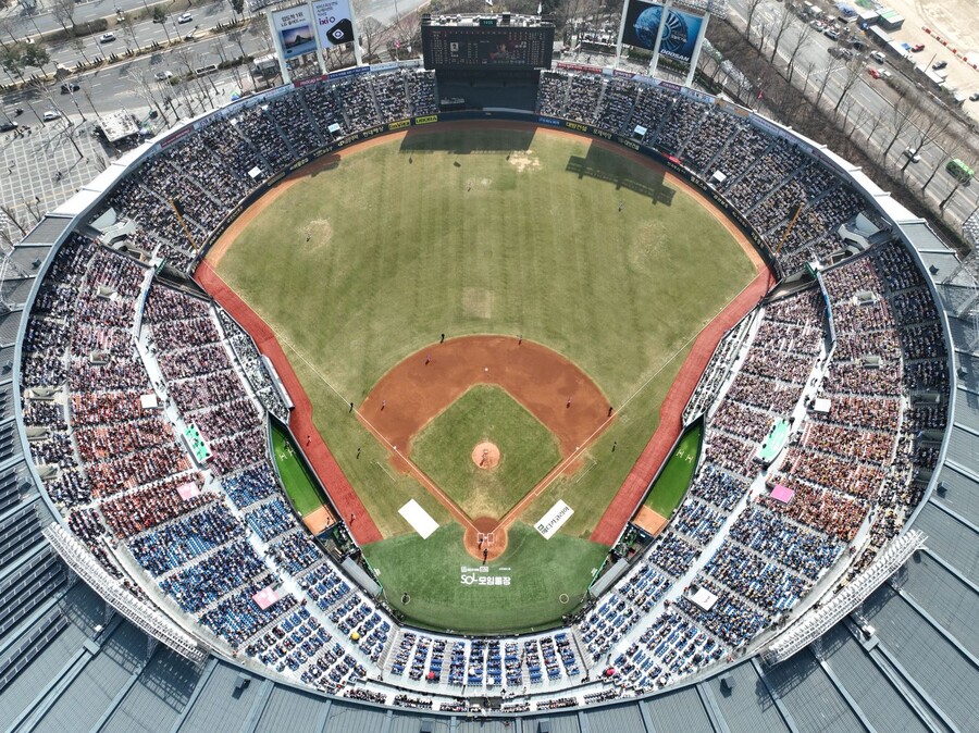 KBO, 내년부터 <b>주루방해 해석 확대</b>+수비 시프트 위반 시 제재 강화한다...