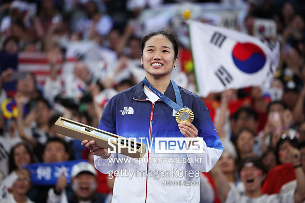 '세계 1위' <b>안세영</b>, 일본 자존심 무참히 짓밟는다...<b>야마구치 격파</b>→11관...