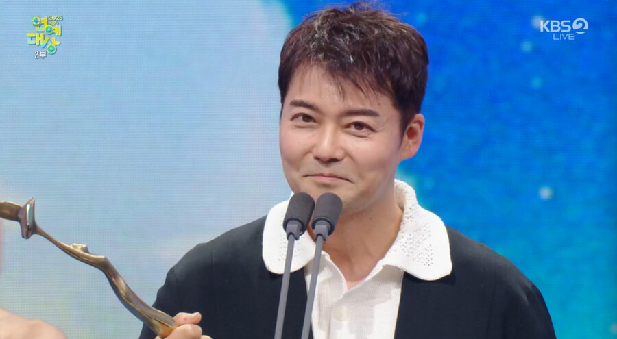 "힘든 시간 보내" 전현무, 'KBS 연예대상' 수상에 놀란 이유…개인사 고...