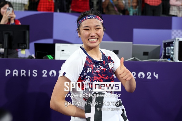 '지치고 힘들어도' 안세영은 그냥 미쳤습니다...말레이 오픈 8강서 덴마크 선수 상대로 일방적인 2-0 승리→4강서 천위페이 맞대결