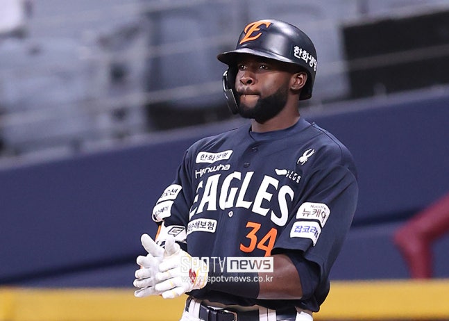 사구 하나에 날아간 前 한화 선수의 꿈? 결국 MLB 복귀 실패… 한국서 꼬인 양키스 최고 유망주