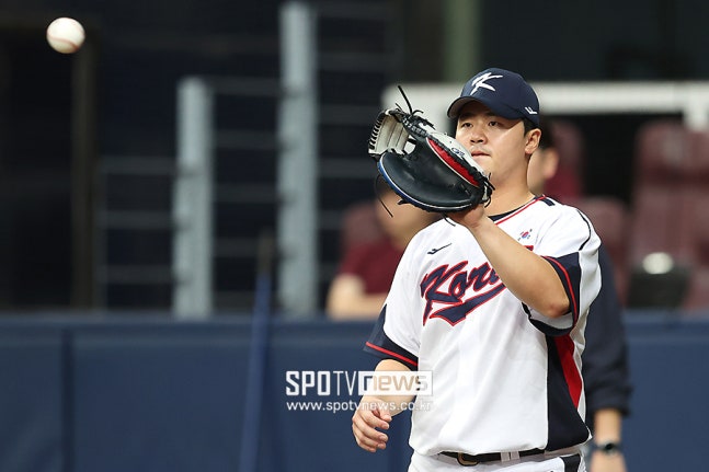 '손가락 골절' 최재훈 낙마→김형준 WBC 대표팀 승선, 韓으로 출발 "태극마크 무게감 갖겠다"
