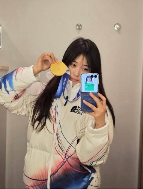 "동계 스포츠의 손흥민" 中도 놀랐다…최가온, 한국 설상 78년 기다림 끝낸 '한 번의 점프'→"17살에 최대 30억 수익 예상"