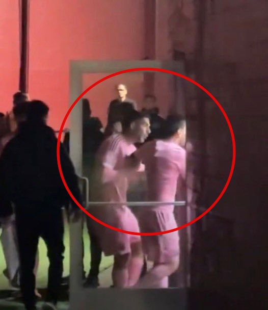 '이거 놔!' <b>메시</b> 분노 폭발, 핵이빨 수아레스조차 쩔쩔매...손흥민 LAFC에...