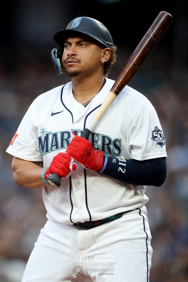 '너무하네' FA로 1400억 벌었는데…충격의 27타수 1안타 0.037 슬럼프, 어떻게 설명해야 하나