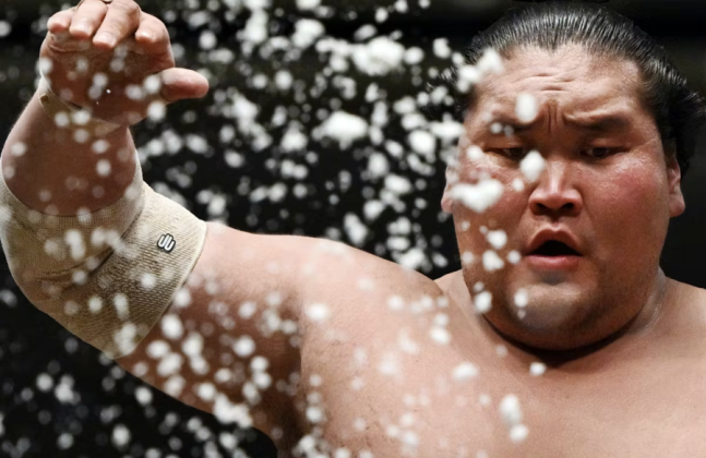 뺨 때리고 제자 폭행…176kg 일본 레전드, "술 취해 女 엉덩이 만져서" 여론 뒤집힌 이유 '훈육 인정'