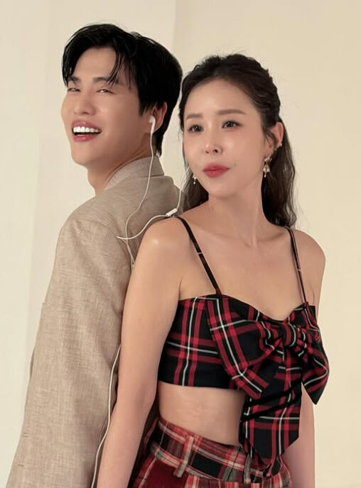 문원, '<b>금 10돈</b>+꽃다발' <b>선물</b>하자 <b>신지</b> '울컥'('편스토랑')