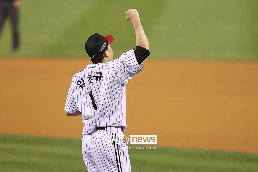 당돌한 신인 만난 <b>LG</b>, 5득점 빅이닝 <b>역전승</b>…임찬규 <b>LG</b> 프랜차이즈 최다...