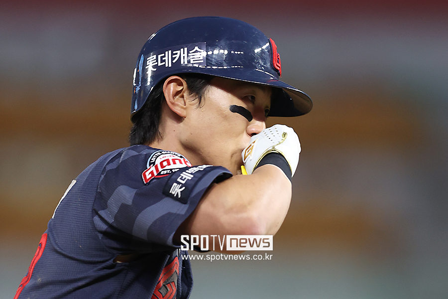 '거포 유격수' <b>전민재</b> 연이틀 <b>역전포</b> 쾅! 박세웅 2승 수확, 롯데 27일 만...