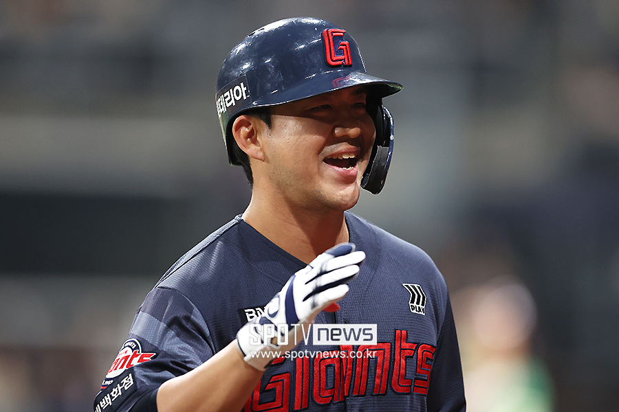 '최지만 울산 데뷔전' 롯데가 웃었다…대타 김민성 쐐기타, 울산에 3-2 승리