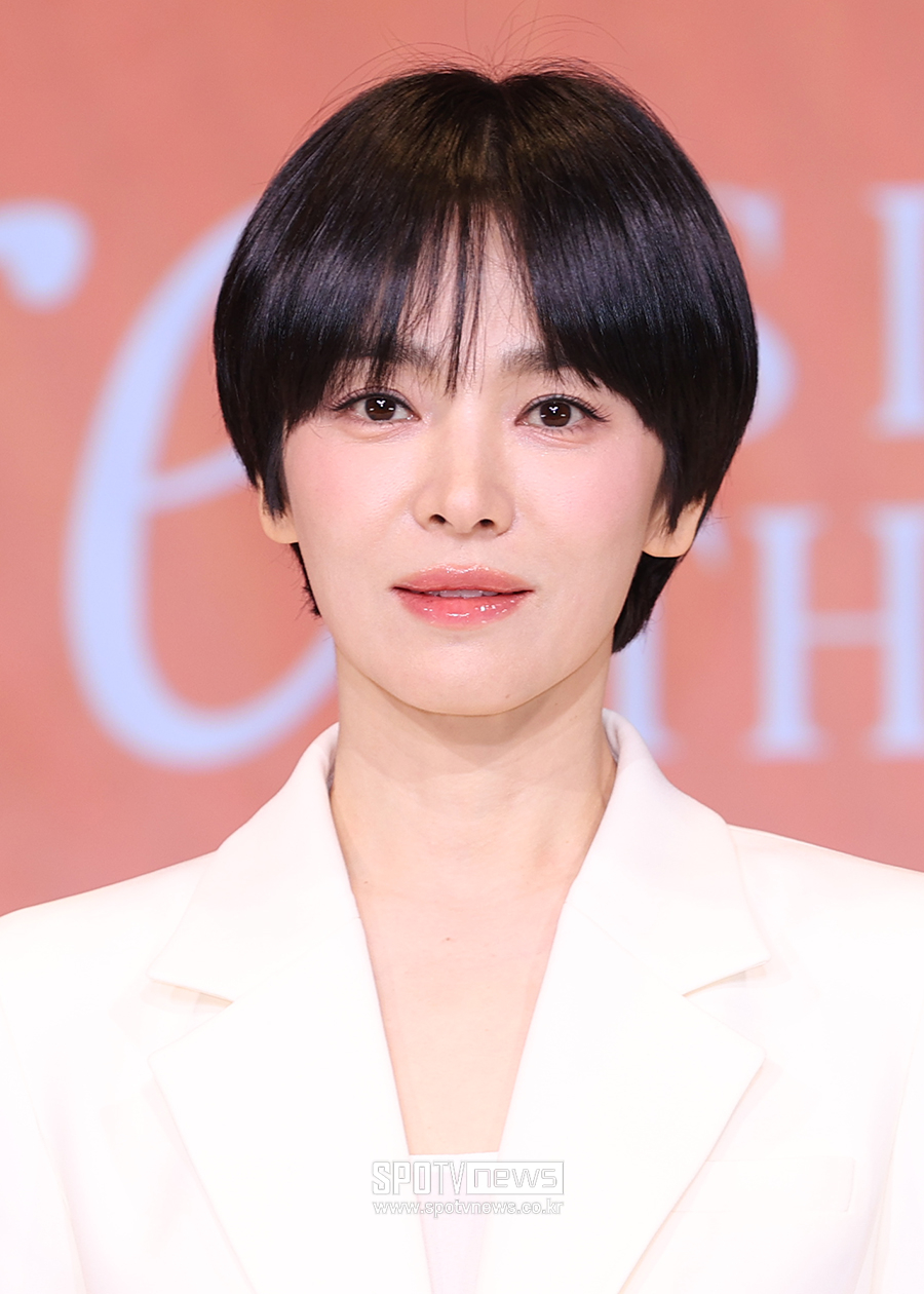 송혜교, 스타일리스트 남편과 새 출발…AAP 출신 대표와 손 잡는다[공식...