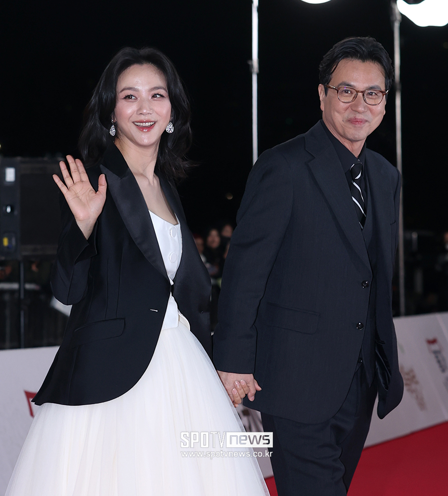 '김태용' <b>탕웨이</b>, 47세에 <b>둘째 득남</b>…"조만간 네 식구 휴가"