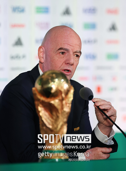 FIFA 인판티노 회장 '사임' 위기