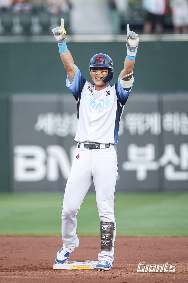 비슬리 승승승승→전민재 4타점+<b>한동희</b> 쐐기포! 폭염보다 뜨거웠던 롯데...