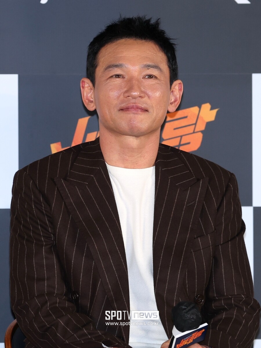 [단독]<b>황정민</b>, 사생활 의혹에도 이상無…'틈만 나면' 시즌5 첫방 강행(종...