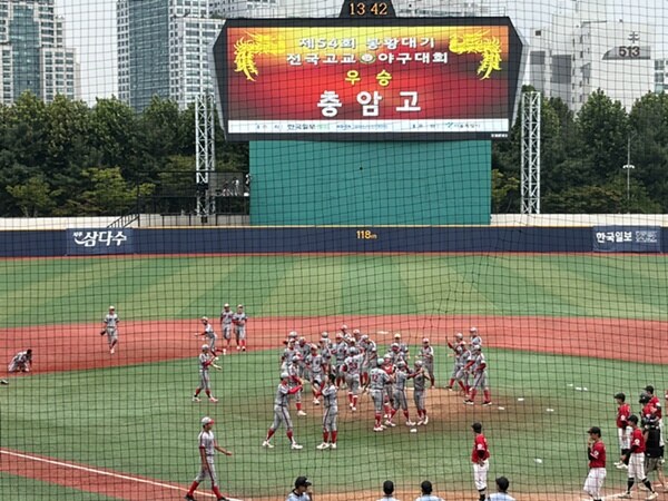 120이닝 에이스 빠져도 강했다, 충암고 황금사자기 이어 <b>봉황대기</b>까지 ...