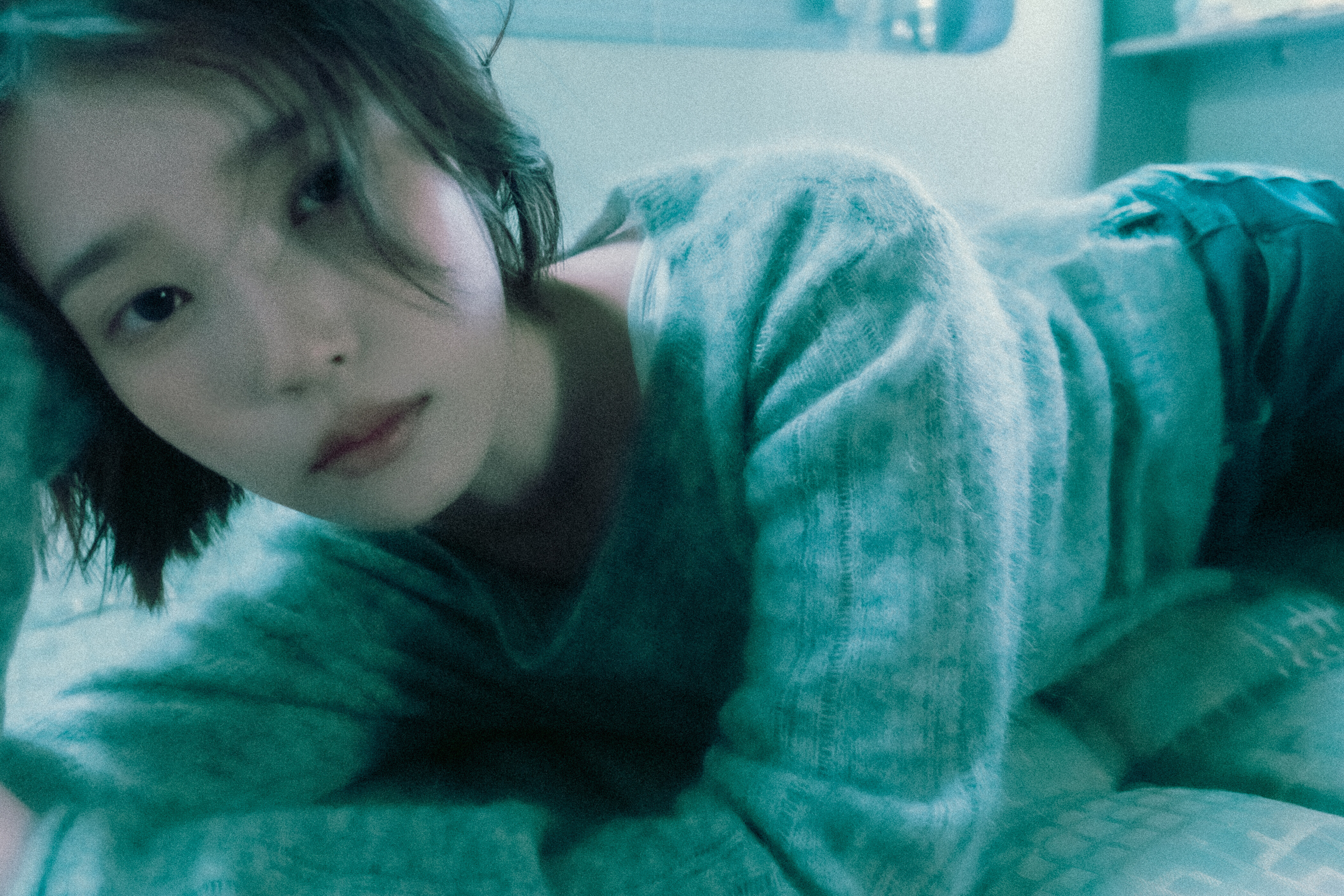 아이유 단발·<b>이종석 벌크업</b>, 결별 후 같은 날 나란히 '변신 공개'