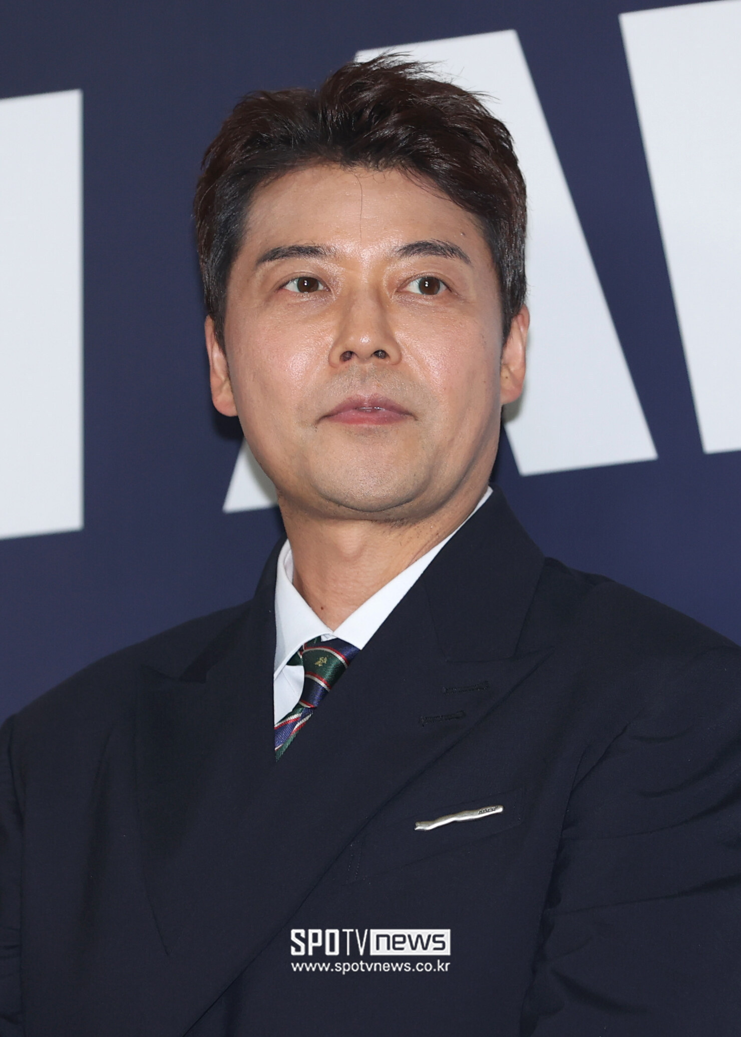 "재미만 있으면 됐지"…'즉흥 여행 논란' <b>전현무</b>, 또다시 중계 마이크 잡...
