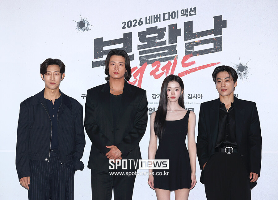 "걱정 마, 안 죽어"…'<b>부활남</b>' 구교환, 역대급 능력치 K히어로 탄생[종합...