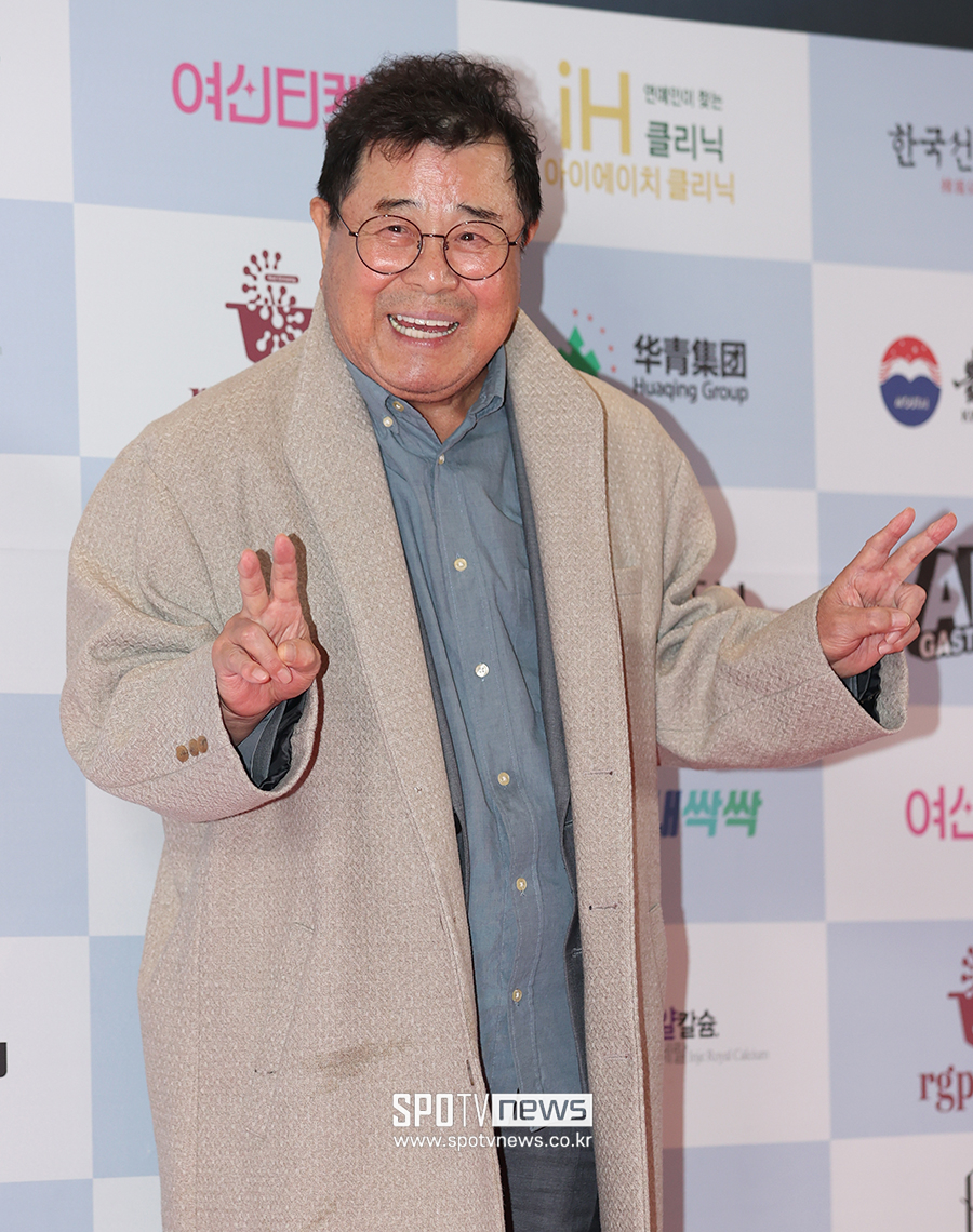 90년대부터…<b>백일섭 사진 무단사용</b> 업체 패소 "1억원 배상하라"