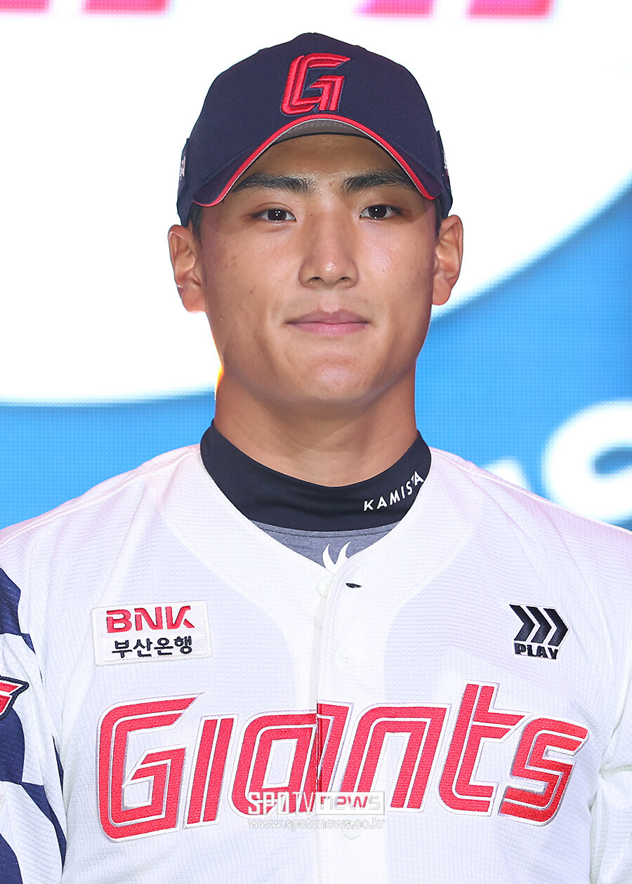 '최지만 <b>지명</b> 없었다' <b>롯데</b>, <b>1라운드</b>서 좌완특급 <b>박근서</b> <b>지명</b> "김도영 삼...