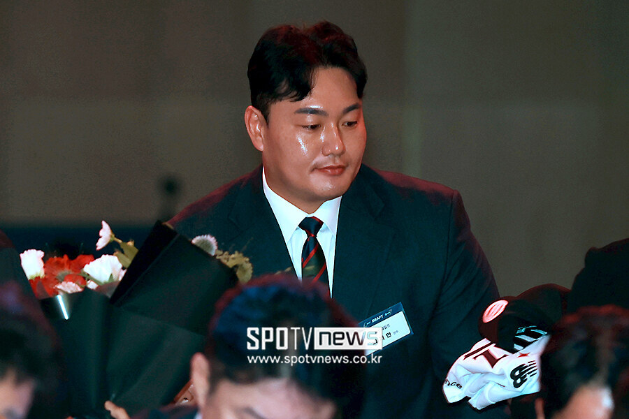 <b>최지만</b> 2R까지 밀렸다! <b>KT</b> 전격 <b>지명</b> 완료!…ML 67홈런+35세 베테랑 최지...