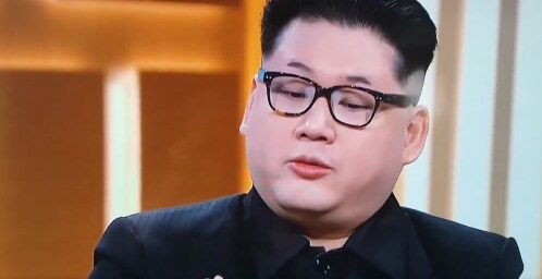 남북 축구에 난데없이 '김정은' 등장…알고 보니 '가짜 김정은', 北 응원...