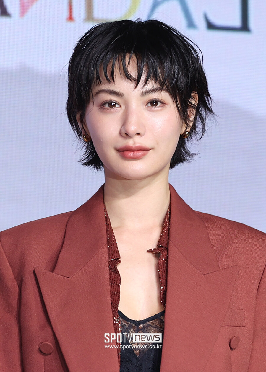 <b>나나</b>, '<b>스캔들</b>' <b>입술 필러 사과</b>했다 "불편함 줬다면 내 잘못…맞지 않는...