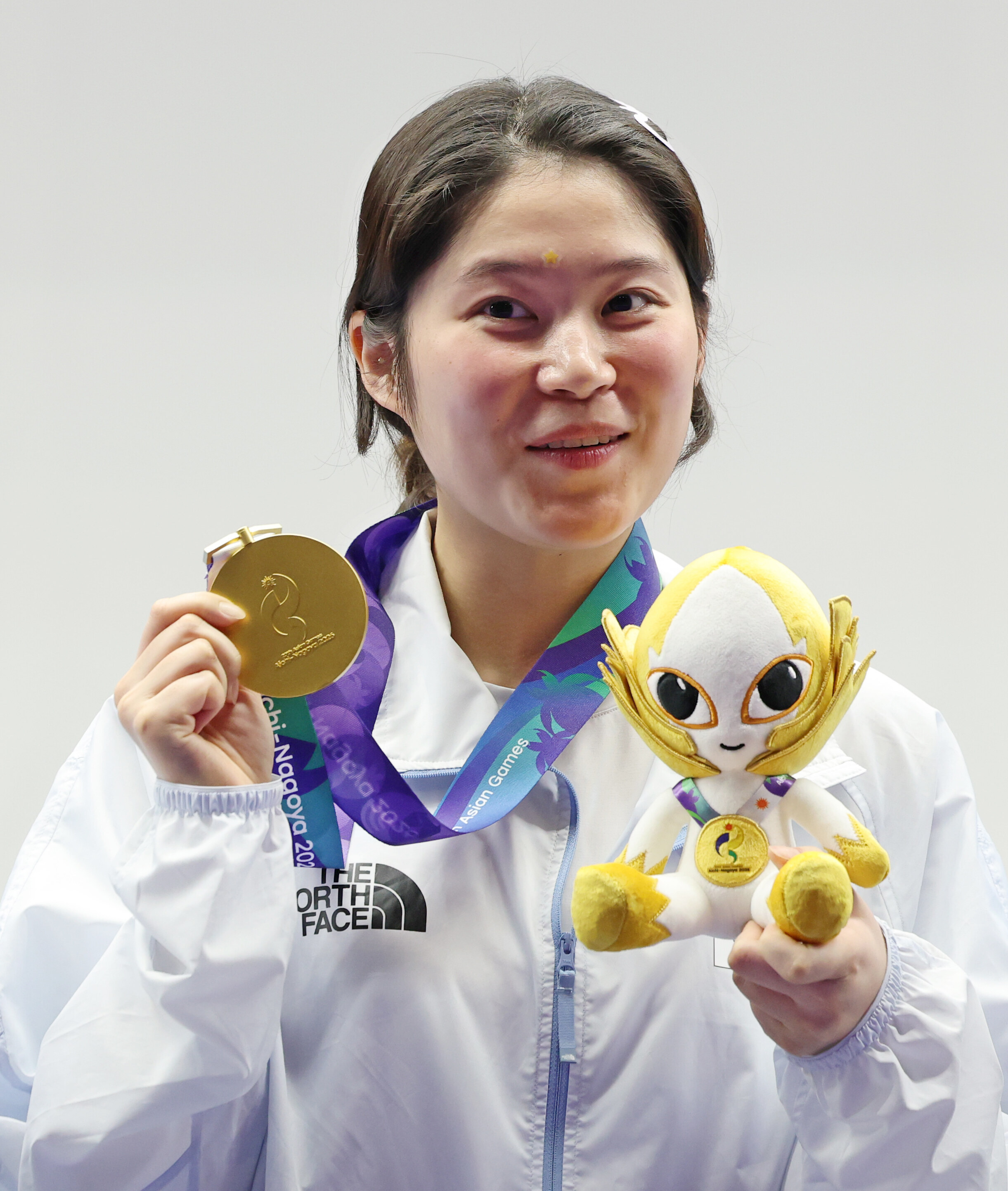 '亞 신기록 金' <b>추가은</b> 2관왕 보인다…<b>홍수현</b>과 혼성 10m 공기권총 예선...