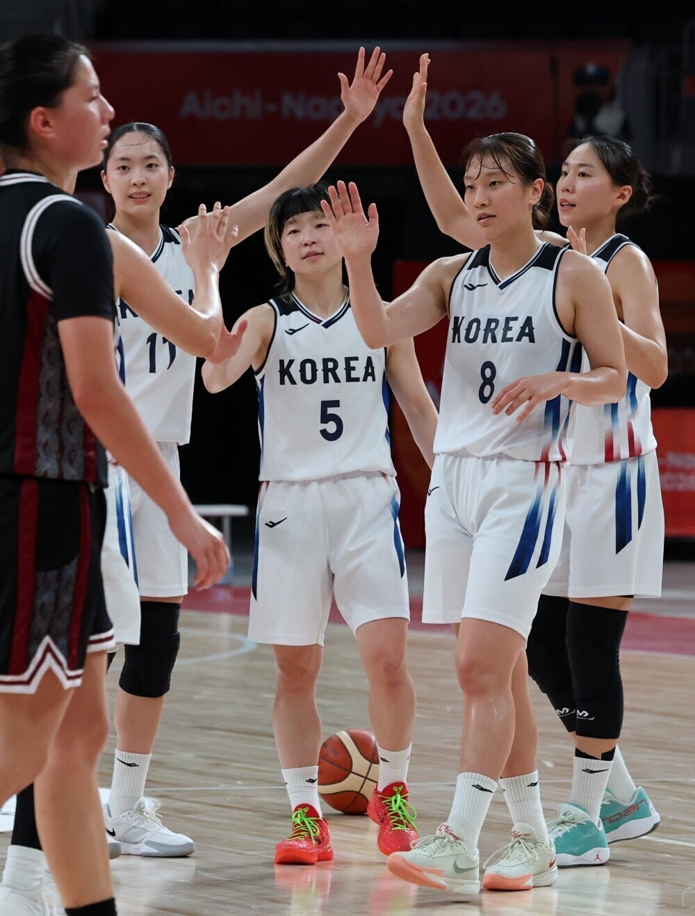 "국가대표 의문들 정도, 팬들 실망시켰다" 한국에 무릎 꿇은 中 여자농...