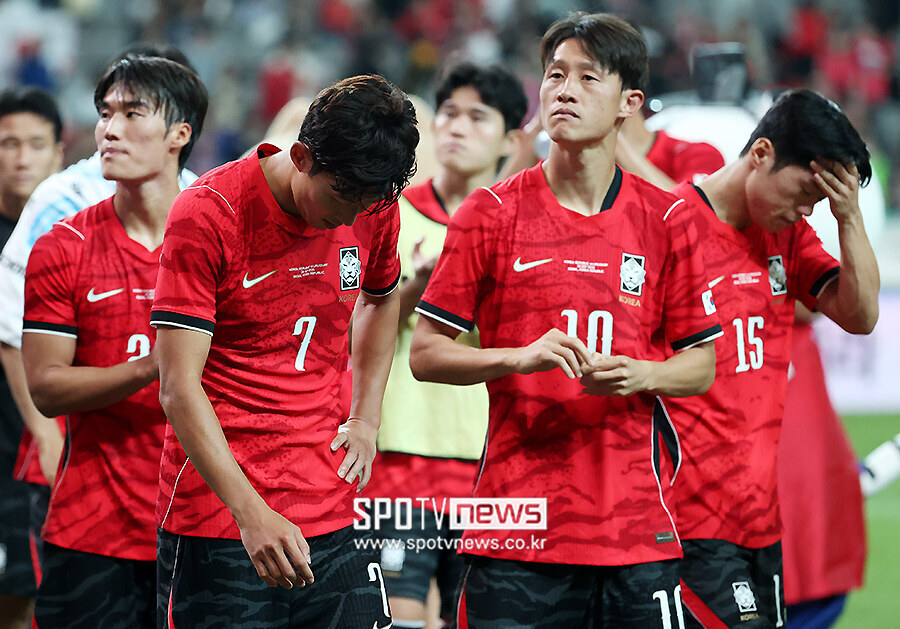 [SPO 현장] 모레노 감독, 우루과이 1-4 충격패 ‘싹 갈아엎었다’…손흥...