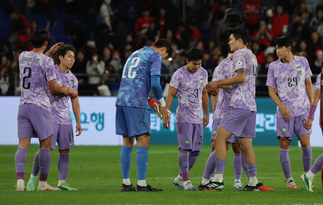 ▲ 베네수엘라와 0-0 졸전에 고개 숙인 대표팀 ⓒ연합뉴스