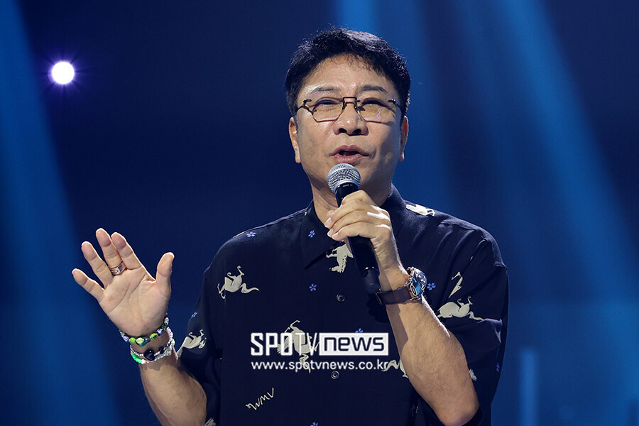 [포토S] <b>이수만</b> 리더, '<b>남녀 아이돌</b> 동시 <b>론칭</b>'