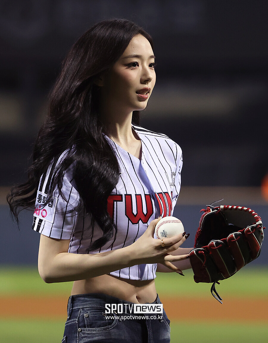 [포토S] <b>트리플에스 김채연</b>, '크롭 유니폼으로 뽐내는 미모'