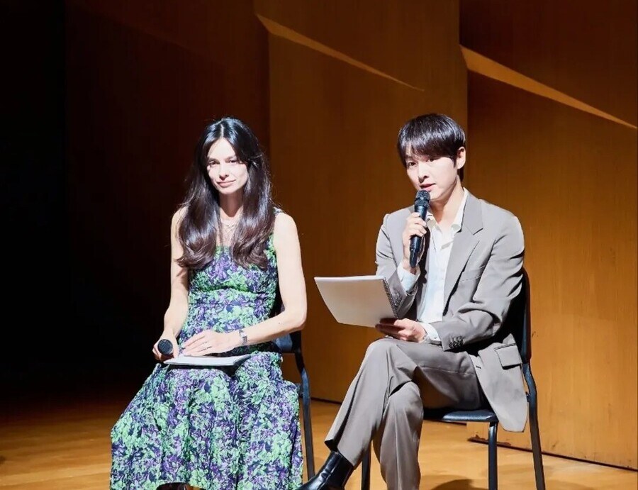 Three Months After Fake Divorce Claims, Song Joong-Ki and Katy Harvest Olives in Italy