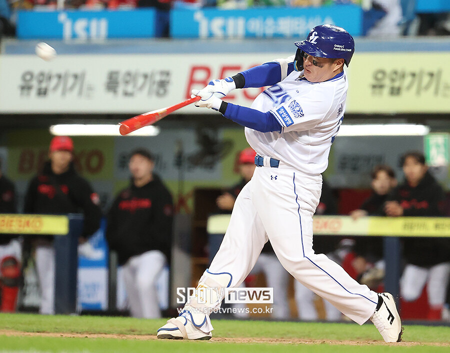 [포토S] <b>최형우</b>, 'PS <b>최고령 홈런</b>!'
