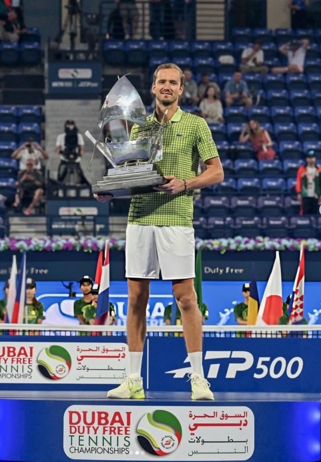 징크스 깨트린 메드베데프, 두바이 공항 폐쇄로 인디언웰스 이동 난항