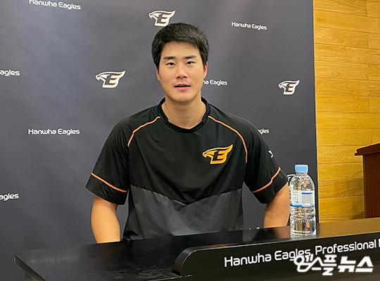 "초구부터 스트라이크로!" 확 달라진 한화 박윤철, 복귀를 <b>신고</b>합니다 ...