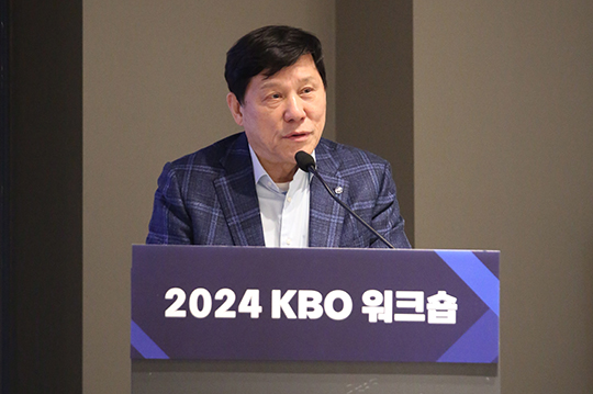 <b>허구연</b> <b>KBO</b> <b>총재</b>, '크보 <b>라이브</b>' 출연... 팬들과 직접 소통 나선다