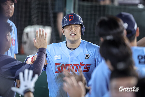 '<b>낙동강 더비</b>'에서 빛난 유강남, 4안타 맹타, <b>롯데</b>도 더 탄력받나?